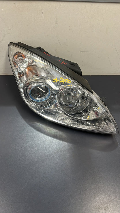 Jan 2008 to Apr 2012 - Hyundai i30 FD - Right Headlight - Chrome Insert Type