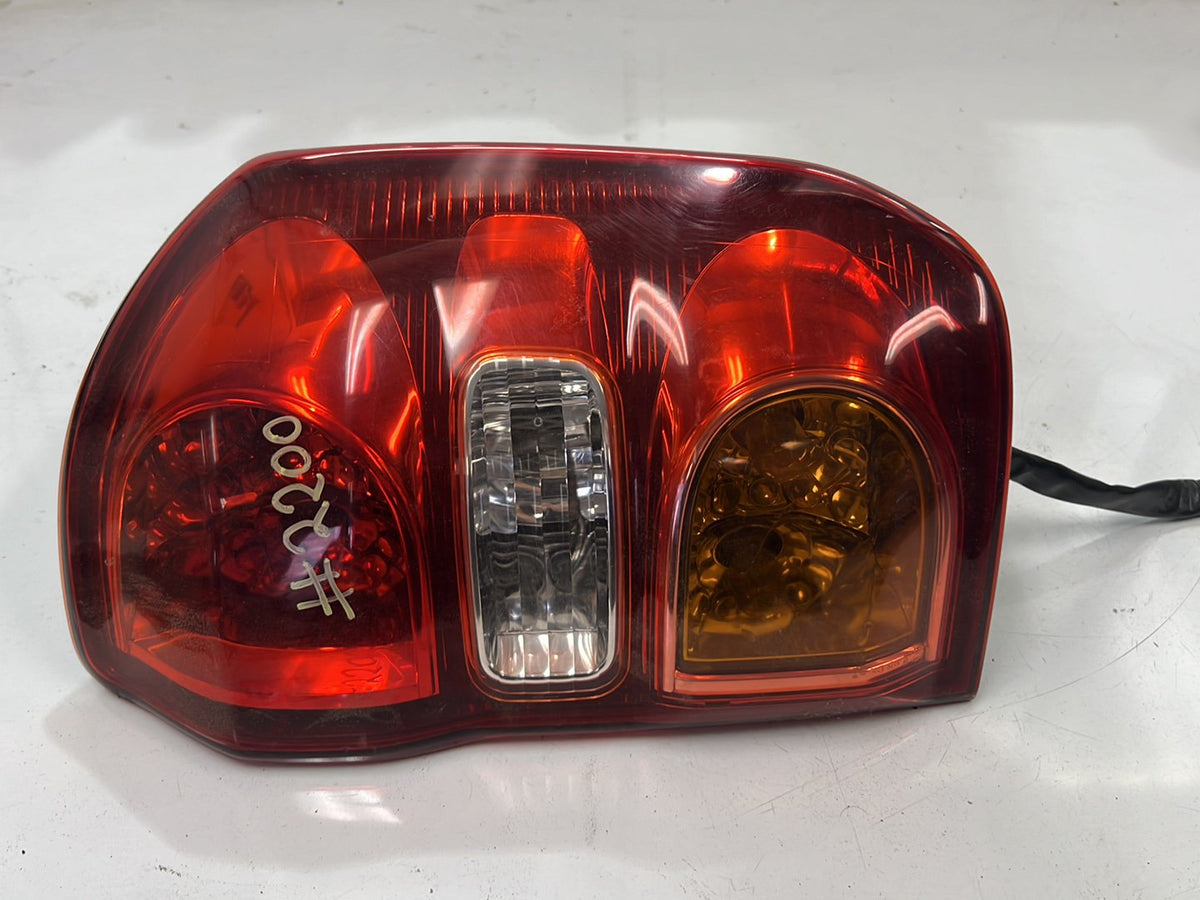 Right Taillight, 2003, Toyota, RAV4
