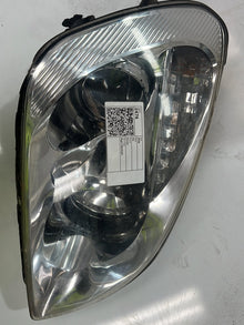 2008 Kia Rondo - Right Headlight