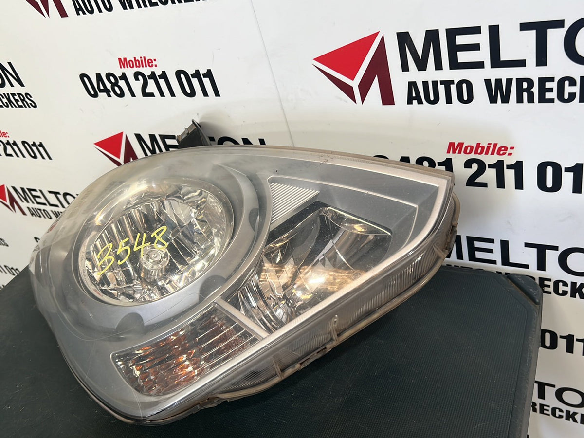 2011 Hyundai iLoad Right Headlight