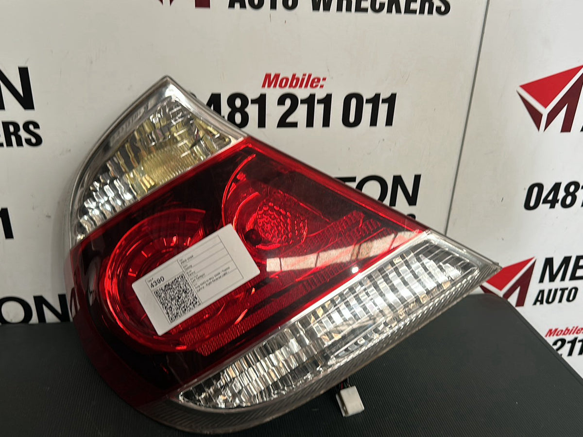 2002-2006 Toyota Camry Right Reverse Light SK36 Non-Sportivo Top/Bottom