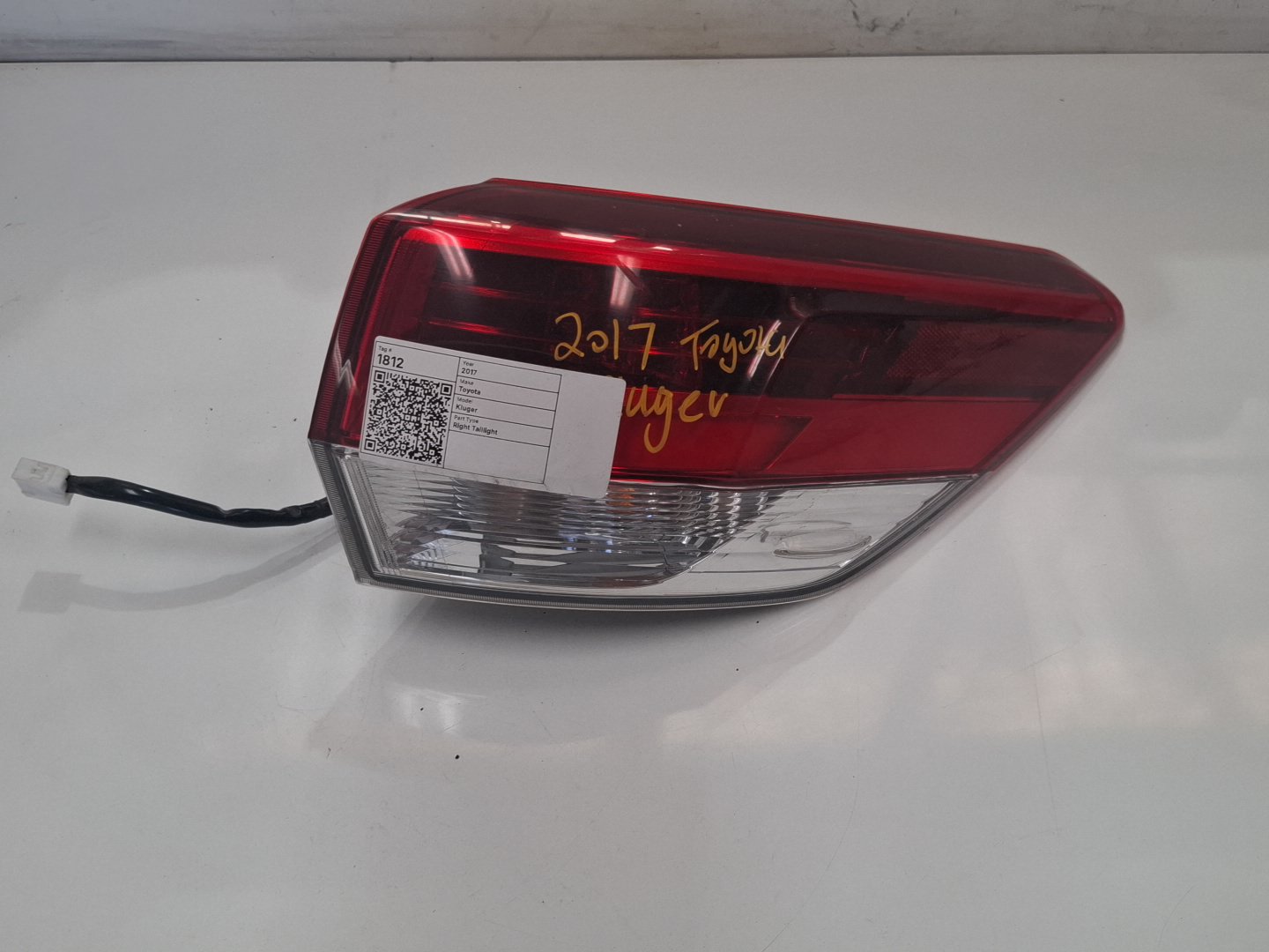 Nov 2016 to Feb 2021 - Toyota Kluger GSU50 GSU55 - Right Taillight