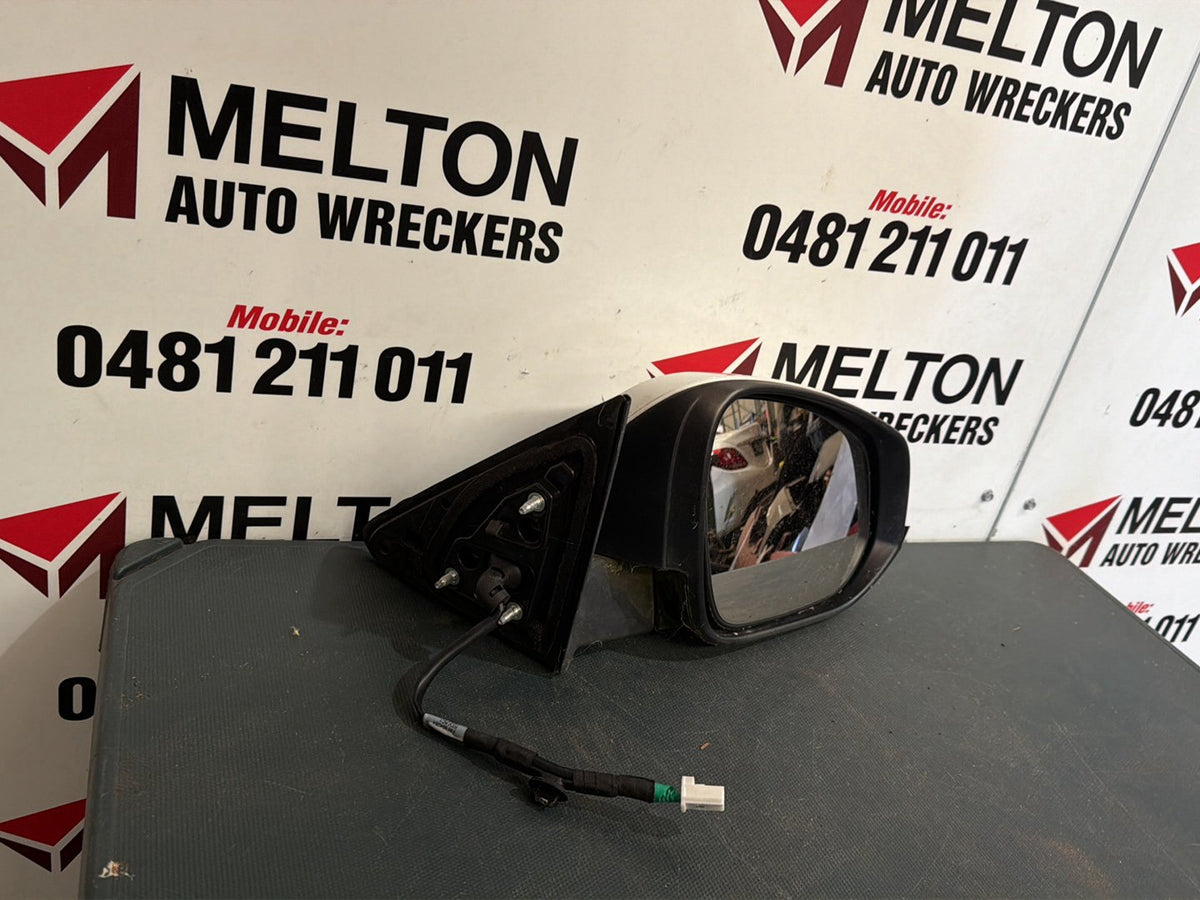 Dec 2013 to Oct 2016- Toyota Kluger GX GXL GSU50 GSU55- Right Door Mirror