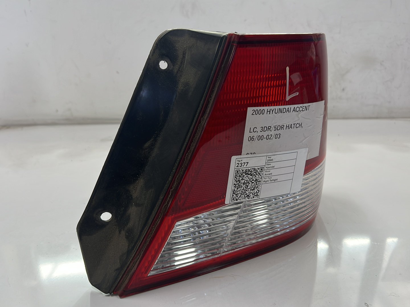 2000 Hyundai Accent LC - Right Taillight