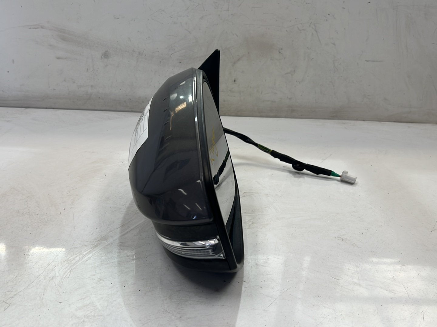 Dec 2013 to Oct 2016- Toyota Kluger GX GXL GSU50 GSU55- Left Door Mirror- Non-Heated Type, Non-Memory Type, Non-Blind Spot Monitor
