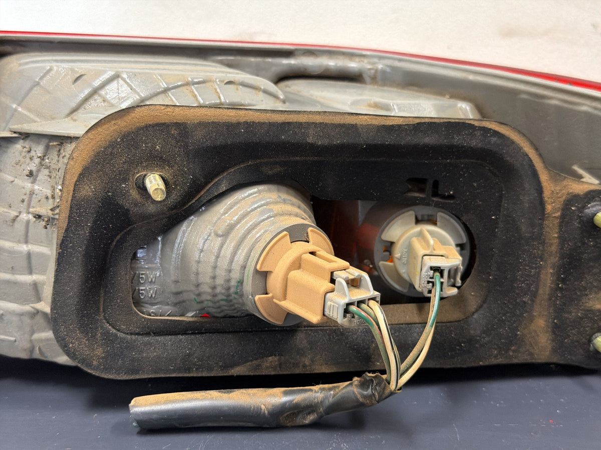 Oct 2000 to Aug 2002 - Toyota Camry Sedan - Left Taillight - Sk20