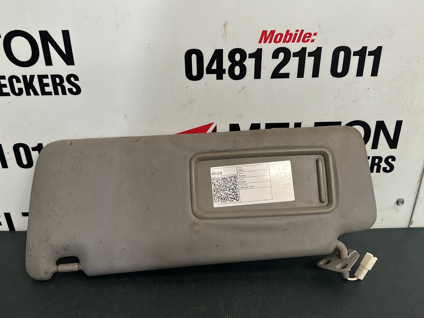 Jan 2001 to Apr 2007- Toyota Kluger MCU28R- Left Sun Visor- Grey