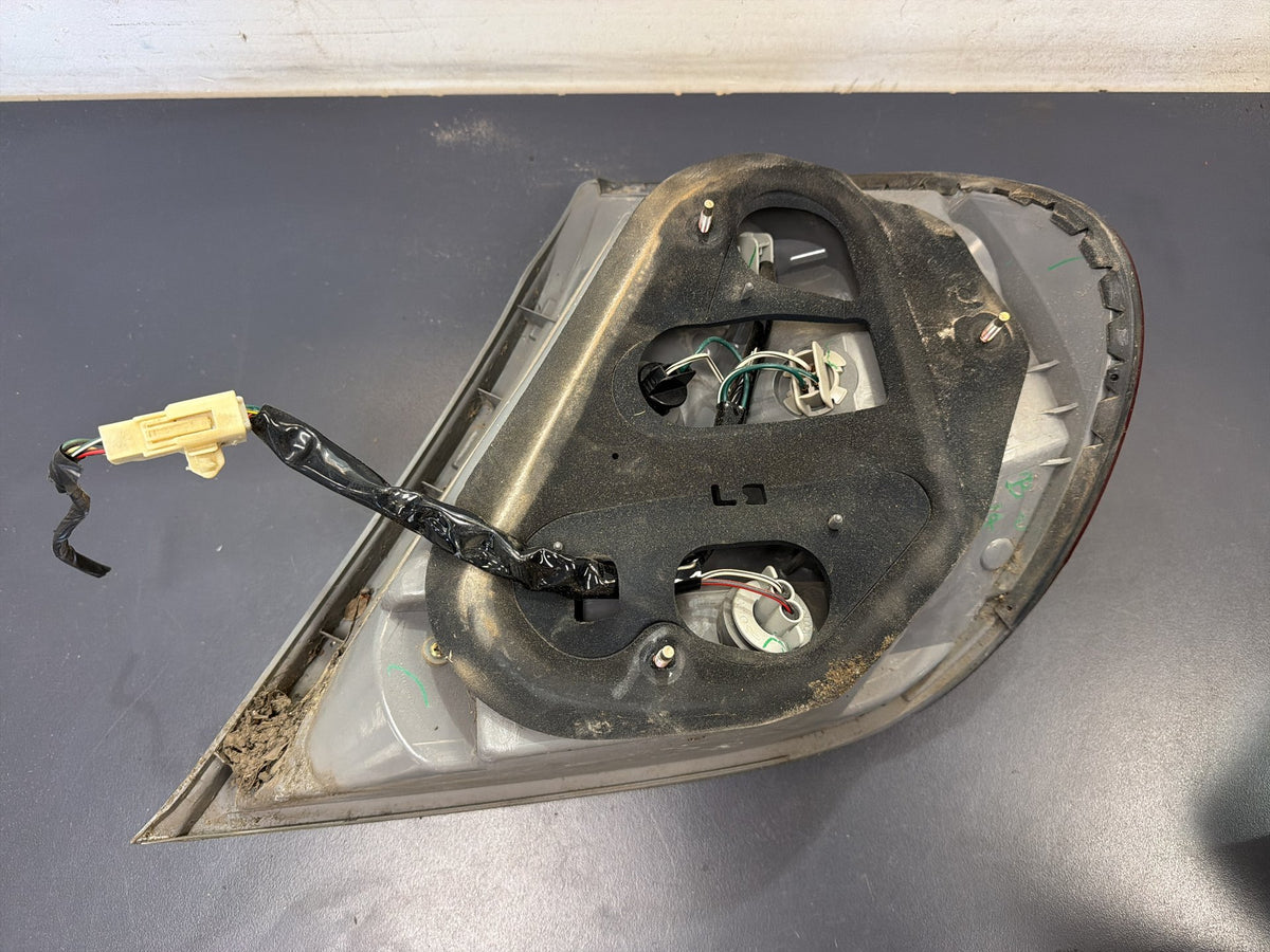 Aug 2002 to May 2006 - Toyota Camry - Left Reverse Light - Sk36, Top/Bottom (Non Sportivo)