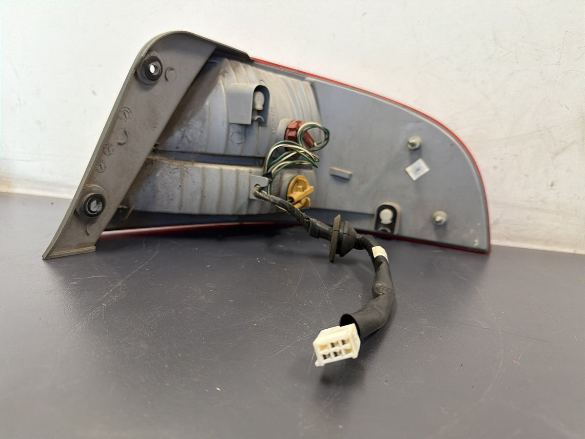 Oct 2003 to Jun 2005 - Toyota Avalon MCX10R - Left Taillight