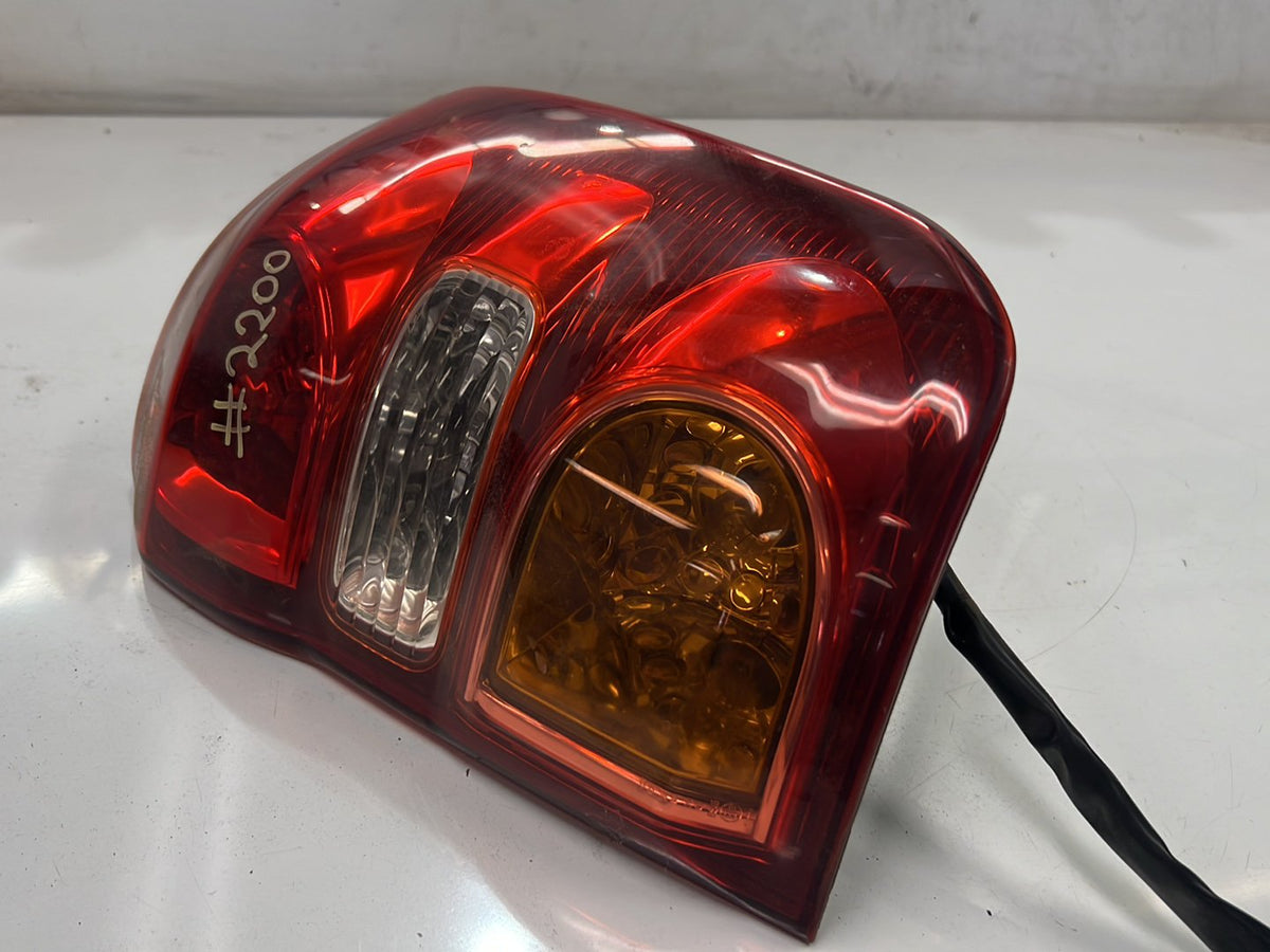 Right Taillight, 2003, Toyota, RAV4