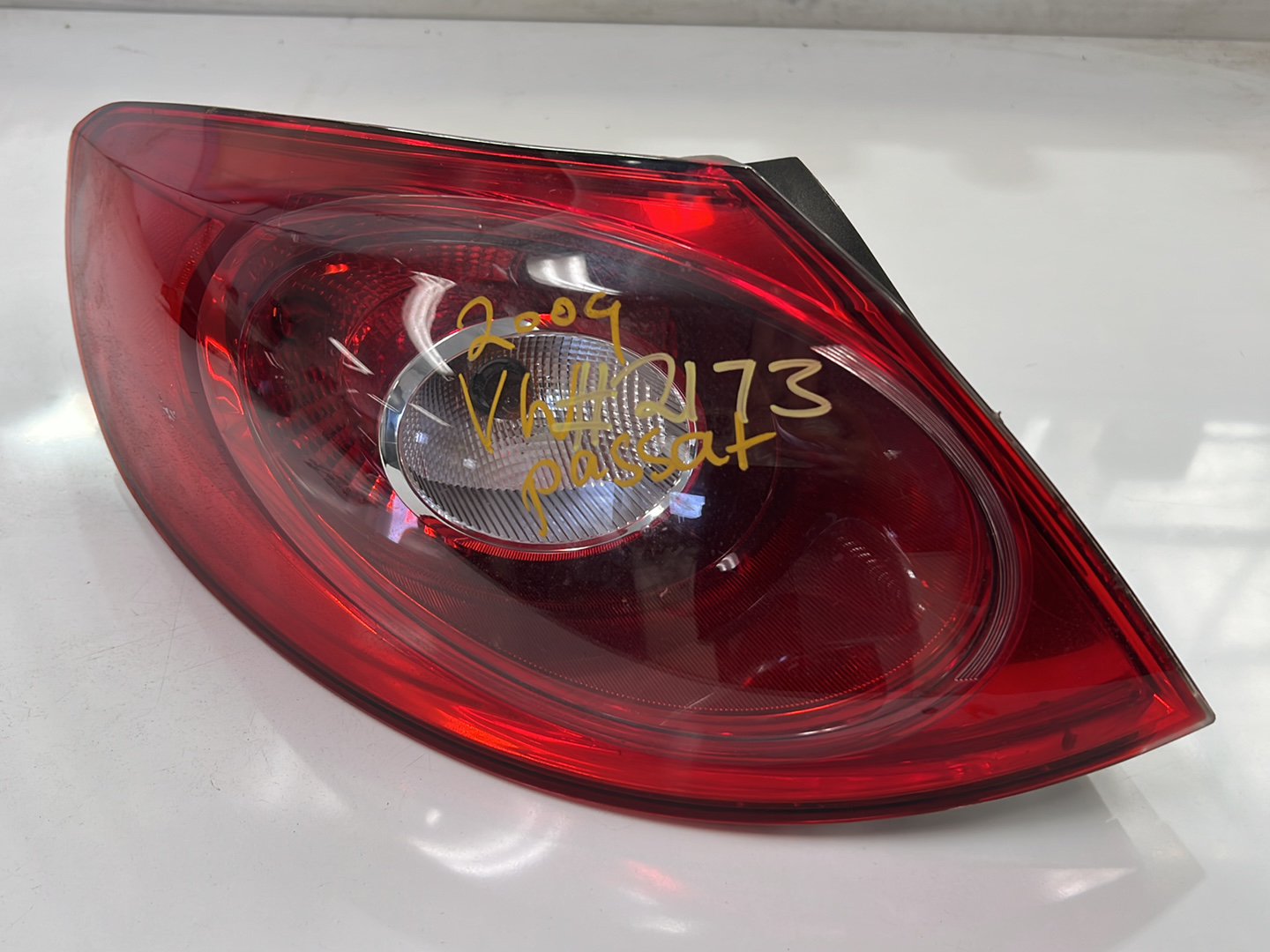 2009 Volkswagen Passat CC - Left Taillight