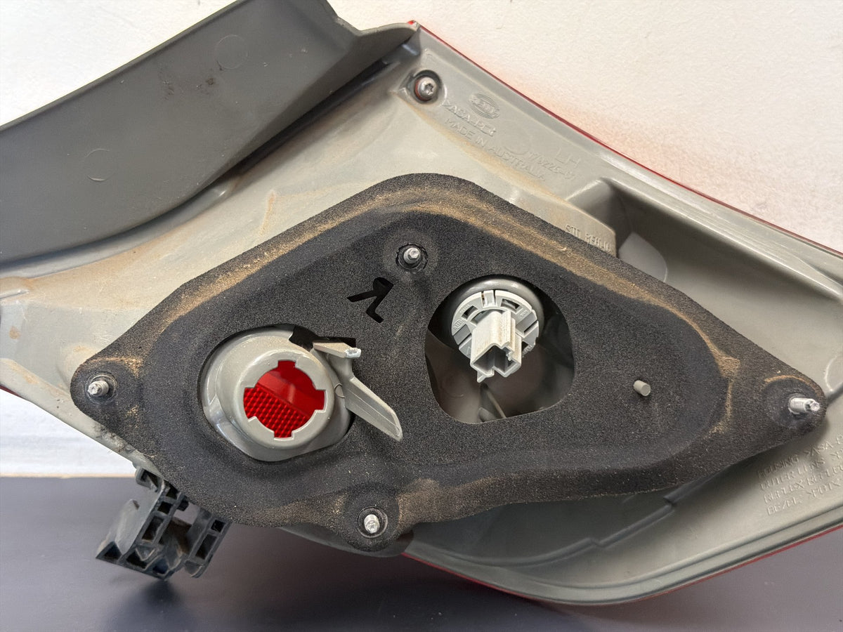 Nov 2011 to Mar 2015 - Toyota Camry ASV50 - Left Taillight - Body Mounted, Non Led Type