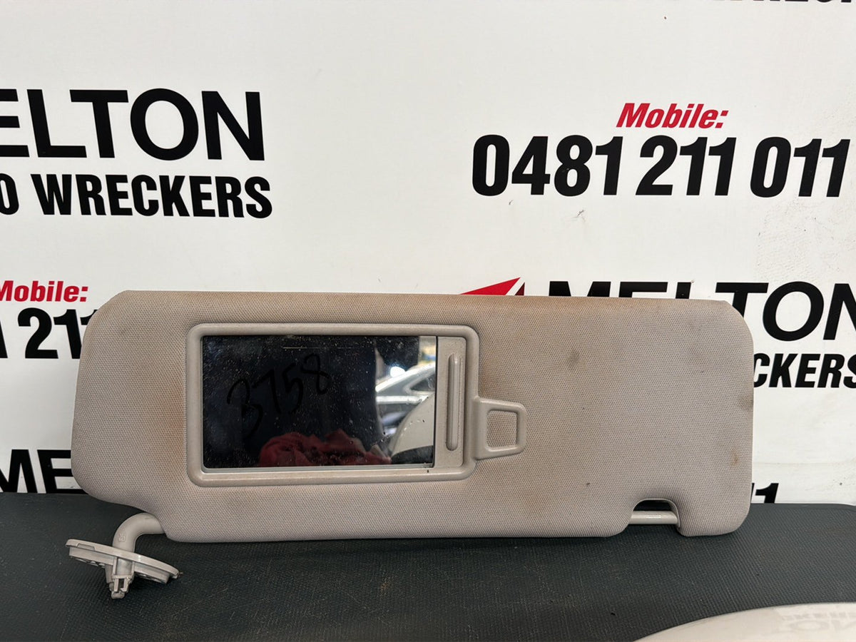 2015 Kia Sorento UM - Right Sun Visor