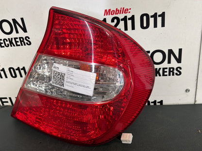 Aug 2002 to May 2006- Toyota Camry- Right Reverse Light- Sk36, Top/Bottom (Non Sportivo)
