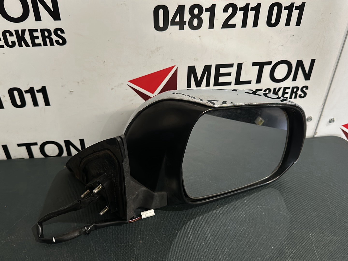 May 2007 to Jul 2010- Toyota Kluger Right Door Mirror