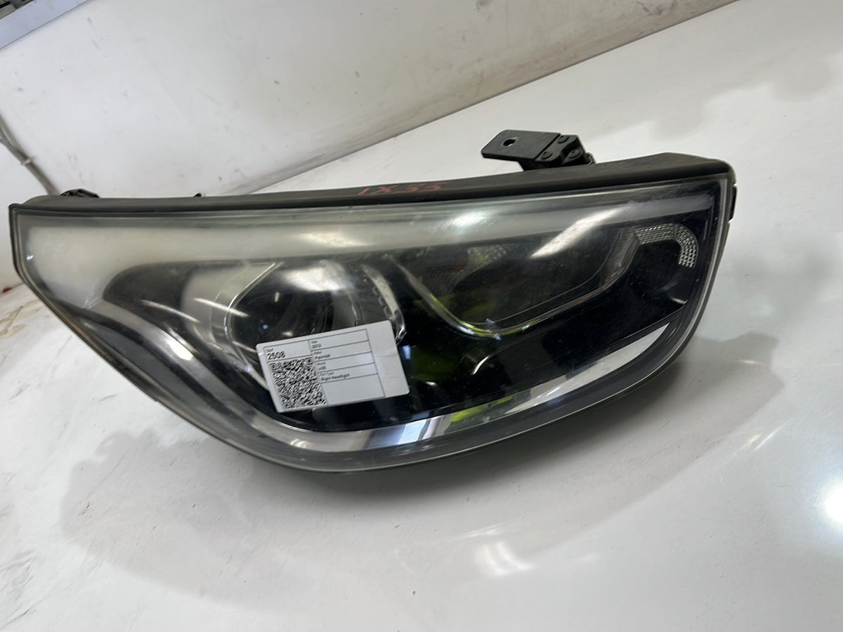 2013 Hyundai ix35 - Right Headlight