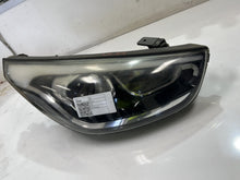 2013 Hyundai ix35 - Right Headlight
