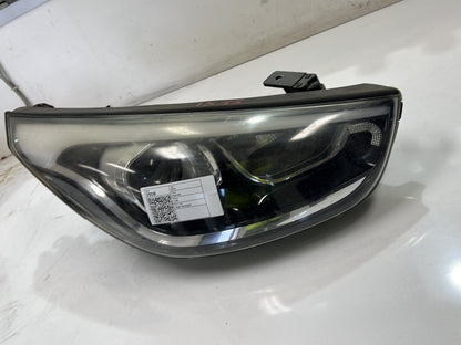 2013 Hyundai ix35 - Right Headlight