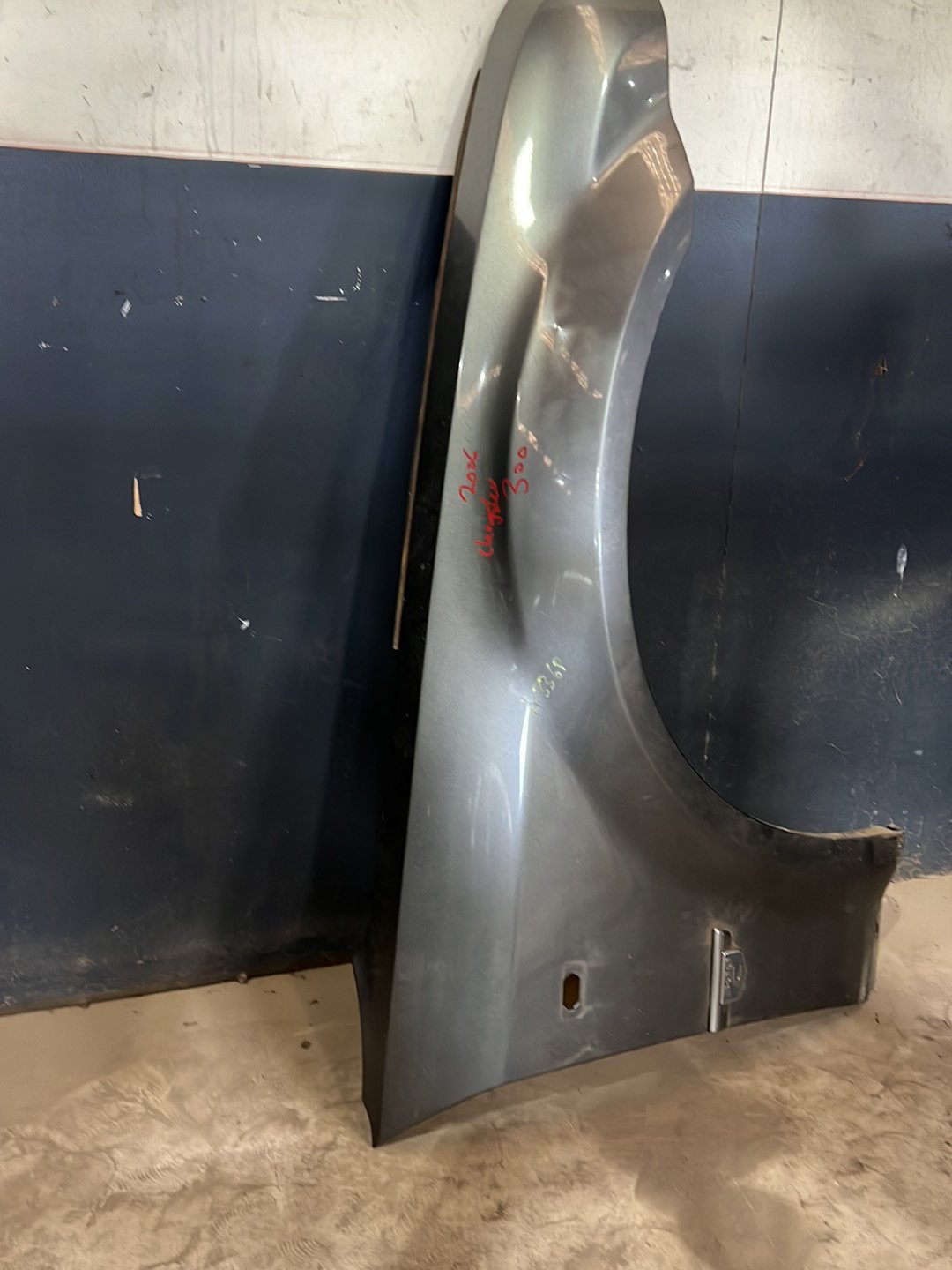 2006 Chrysler 300 Right Front Guard