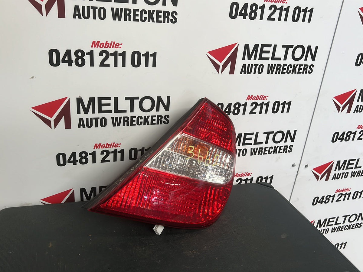 Aug 2002 to May 2006- Toyota Camry- Right Reverse Light- Sk36, Top/Bottom (Non Sportivo)