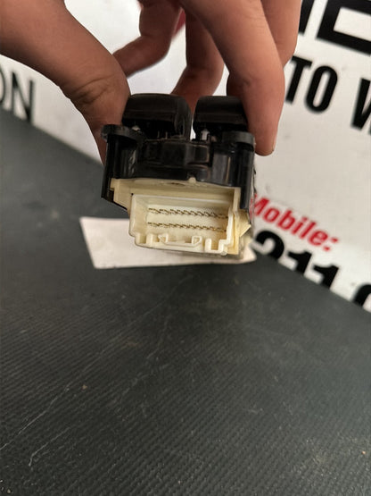 Jan 2001 to Jul 2007- Toyota Kluger MCU28R Master Power Window Switch