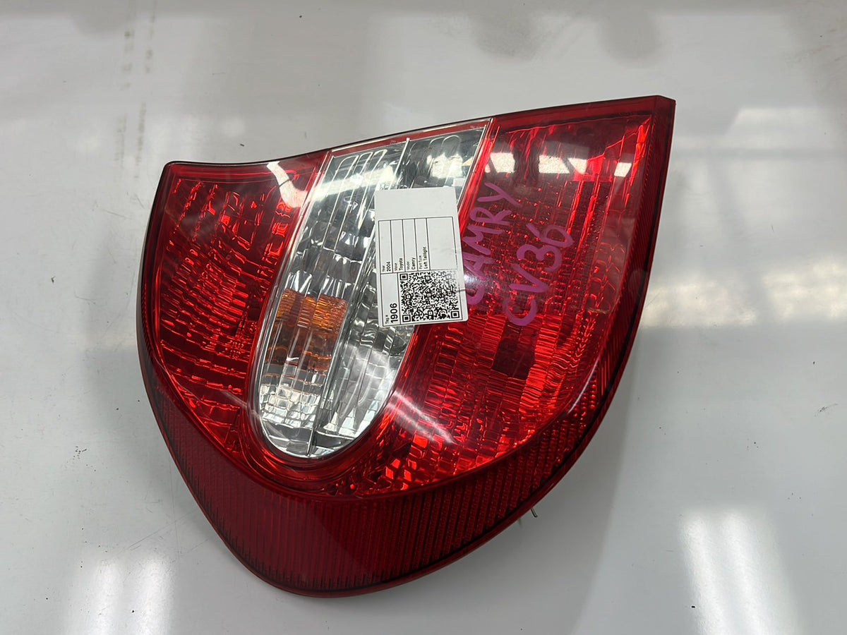 2004 Toyota Camry V30 - Left Taillight