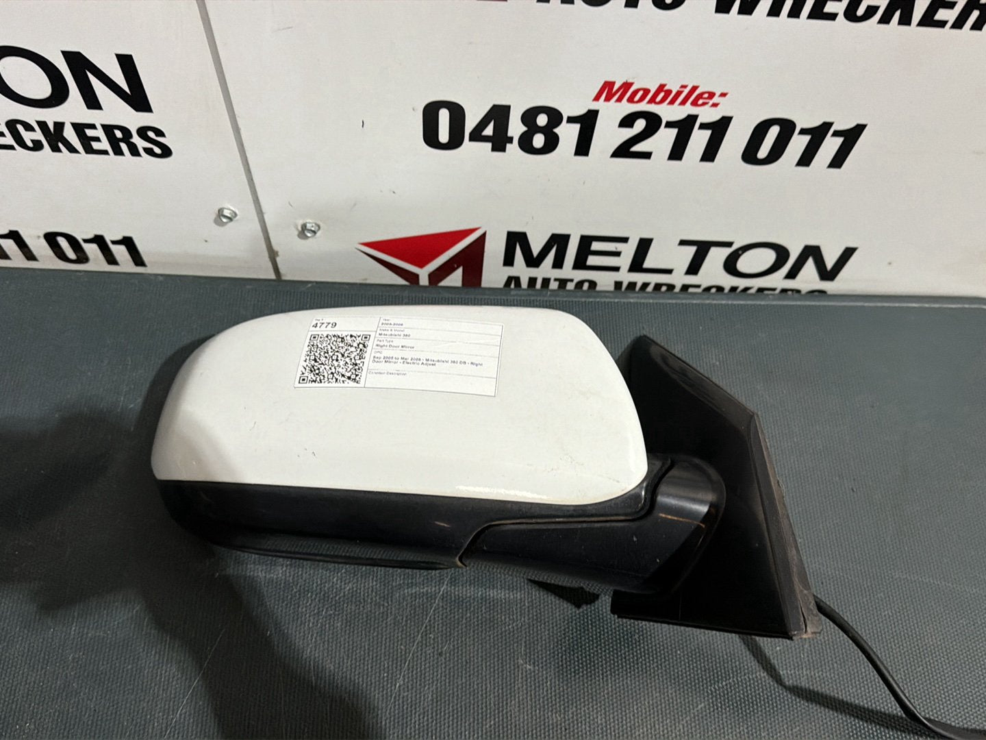 Sep 2005 to Mar 2008 - Mitsubishi 380 DB - Right Door Mirror - Electric Adjust