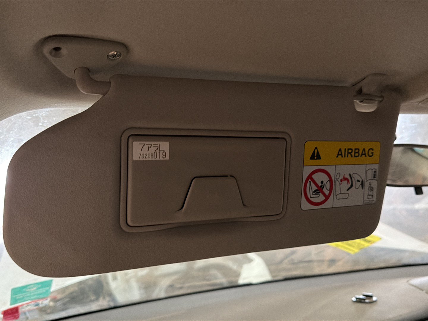 2013 Mitsubishi Outlander GF*W- Left Sun Visor