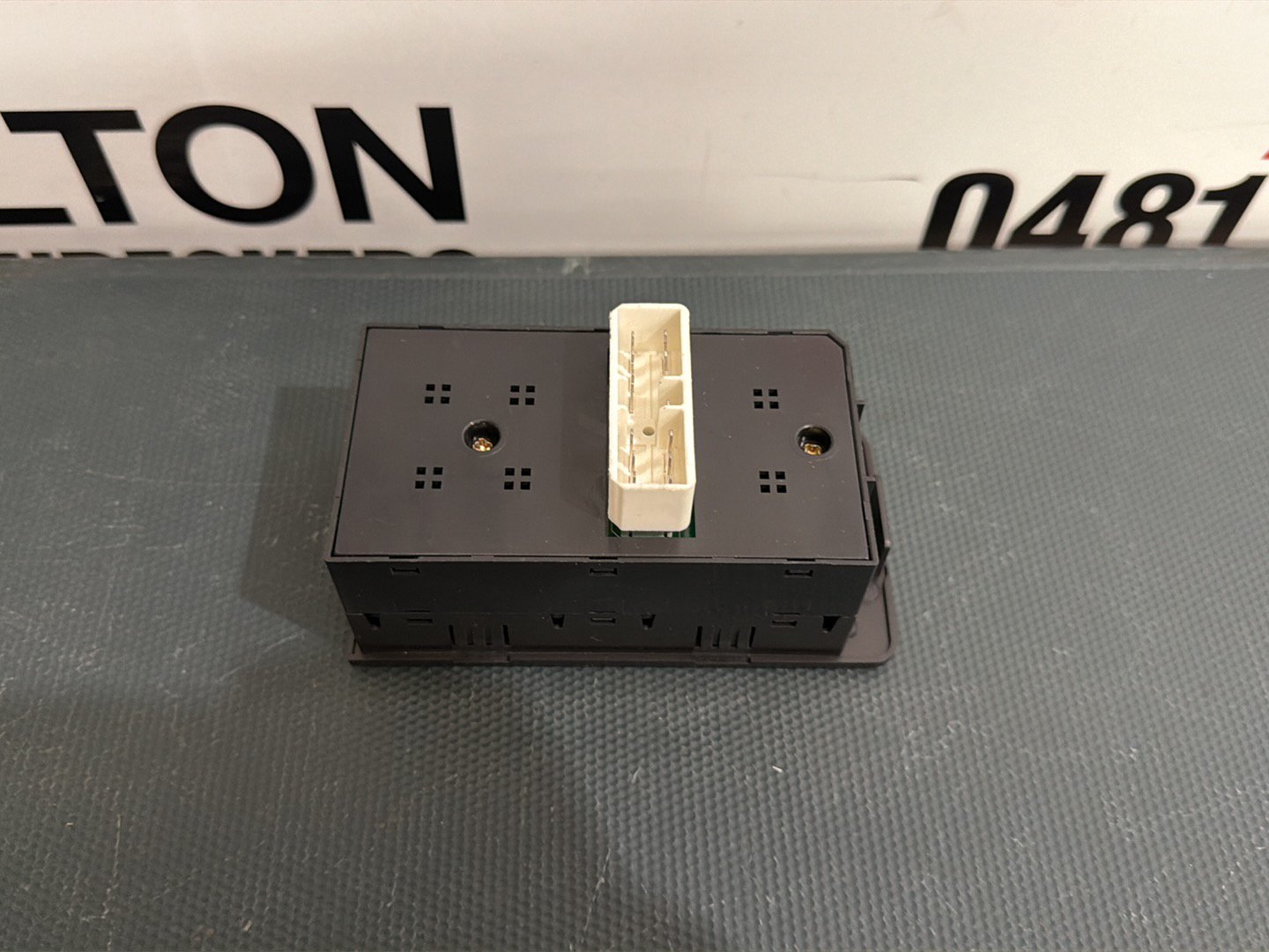 2004 Holden Commodore Master Power Window Switch
