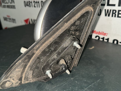 May 2007 to Jul 2010- Toyota Kluger GSU40 GSU45- Right Door Mirror- Non-Puddle Lamp Type, Colour Coded
