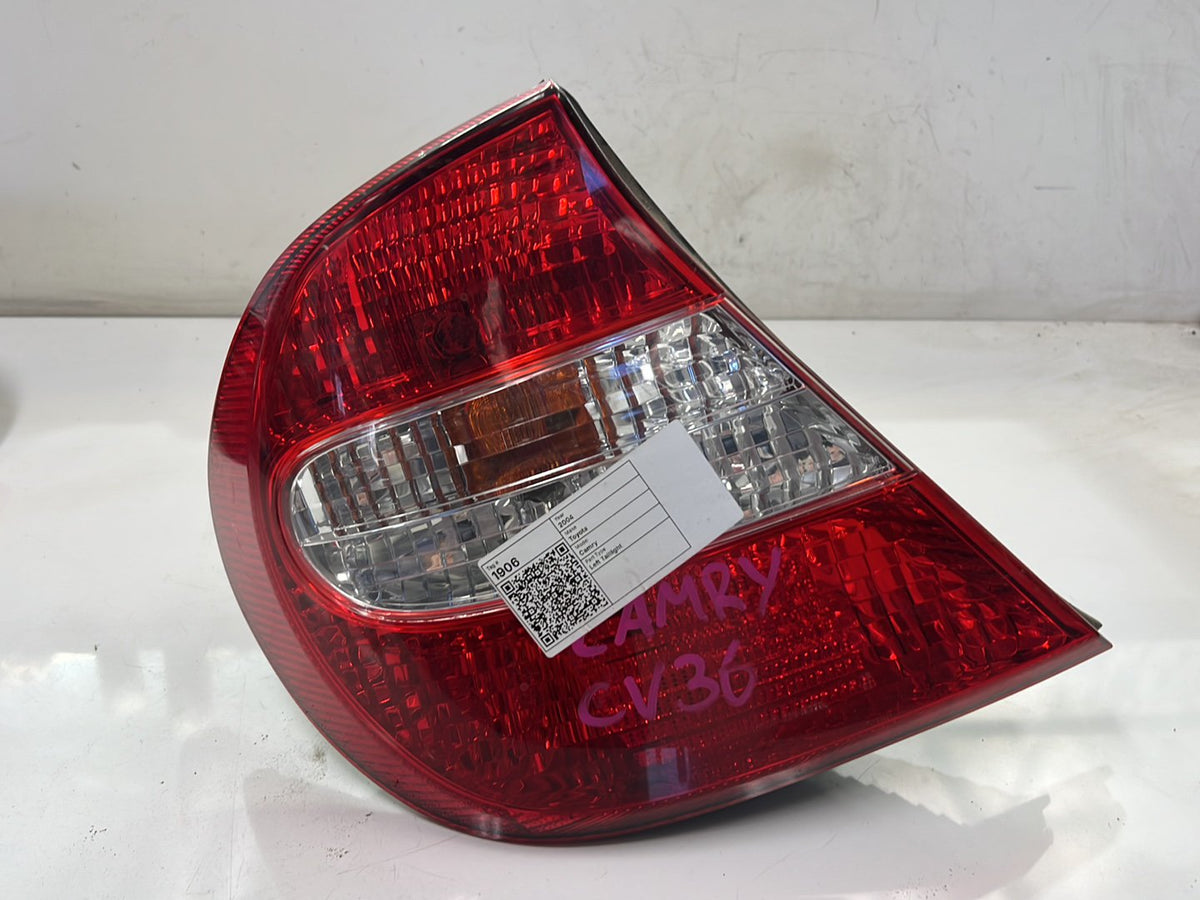 2004 Toyota Camry V30 - Left Taillight