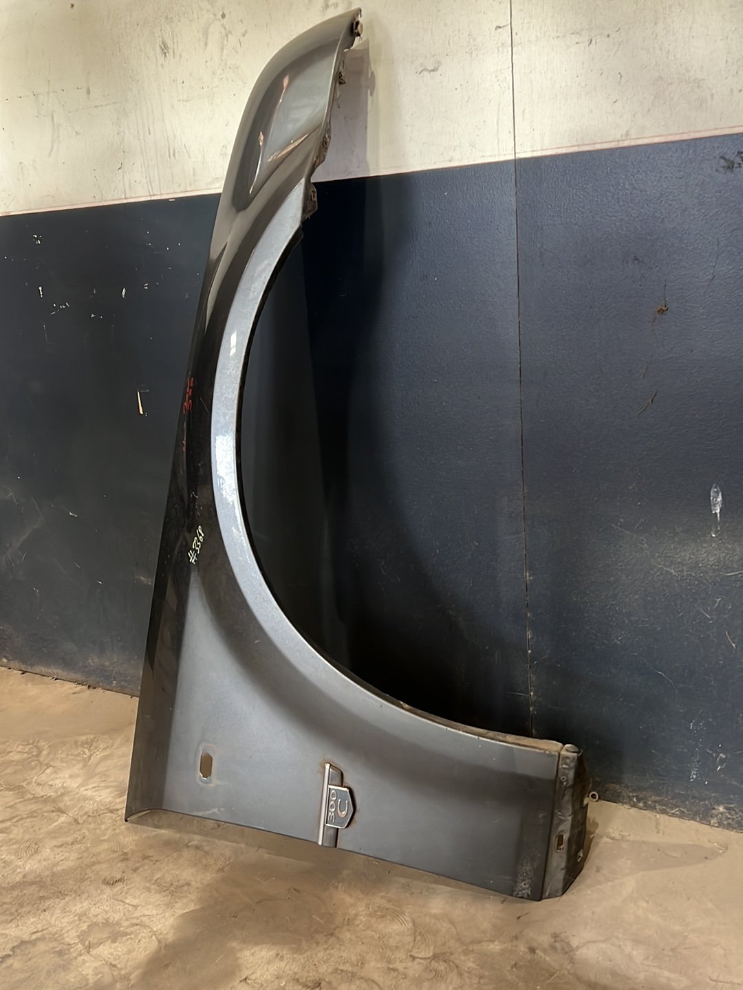 2006 Chrysler 300 Right Front Guard