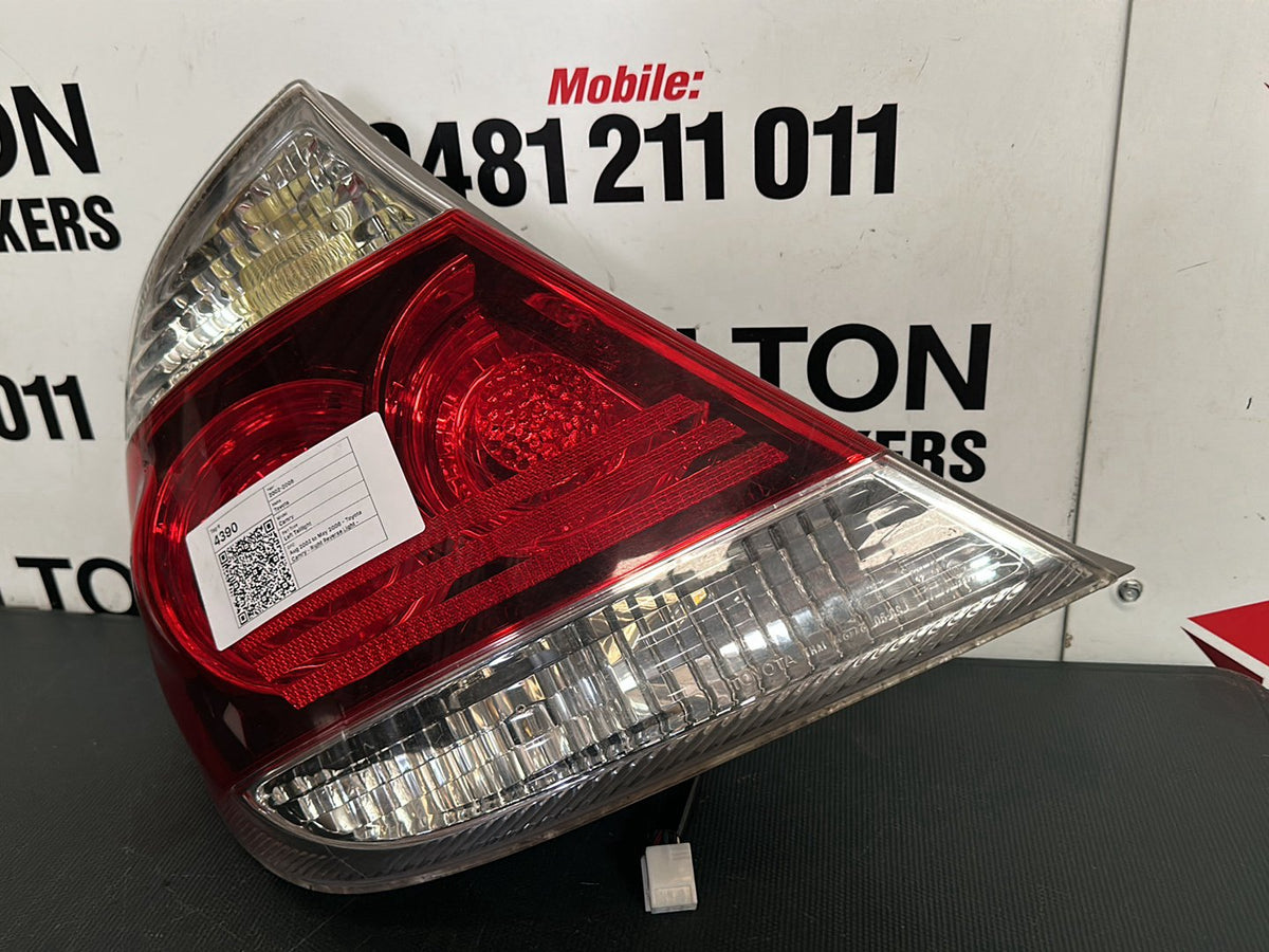 2002-2006 Toyota Camry Right Reverse Light SK36 Non-Sportivo Top/Bottom