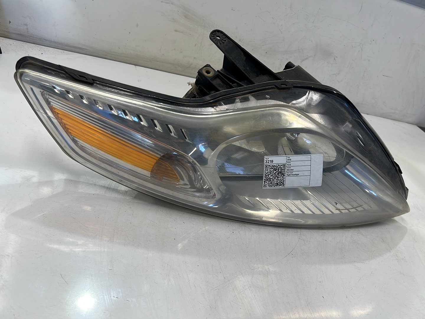 Nov 2010 to Dec 2014- Ford Mondeo MC LX Zetec- Right Headlight- Halogen, Non Cornering & Non Daytime Running Light Type