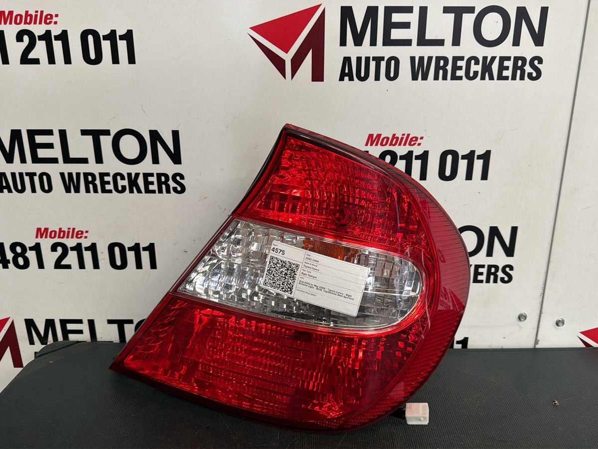Aug 2002 to May 2006- Toyota Camry- Right Reverse Light- Sk36, Top/Bottom (Non Sportivo)