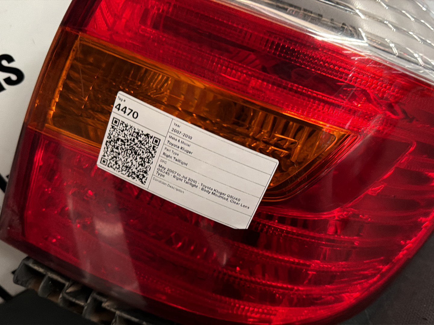 Toyota Kluger GSU40 GSU45- Right Taillight- Body Mounted, Clear Lens Type