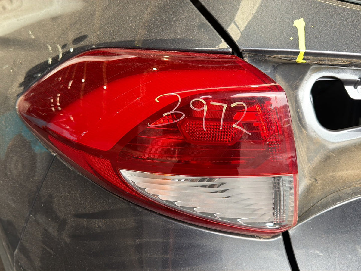 Jun 2015 to Jun 2018- Hyundai Tucson TL Active Elite Built in Czech Republic VIN TMAJ- Left Taillight- Body Mounted, Non Led Type