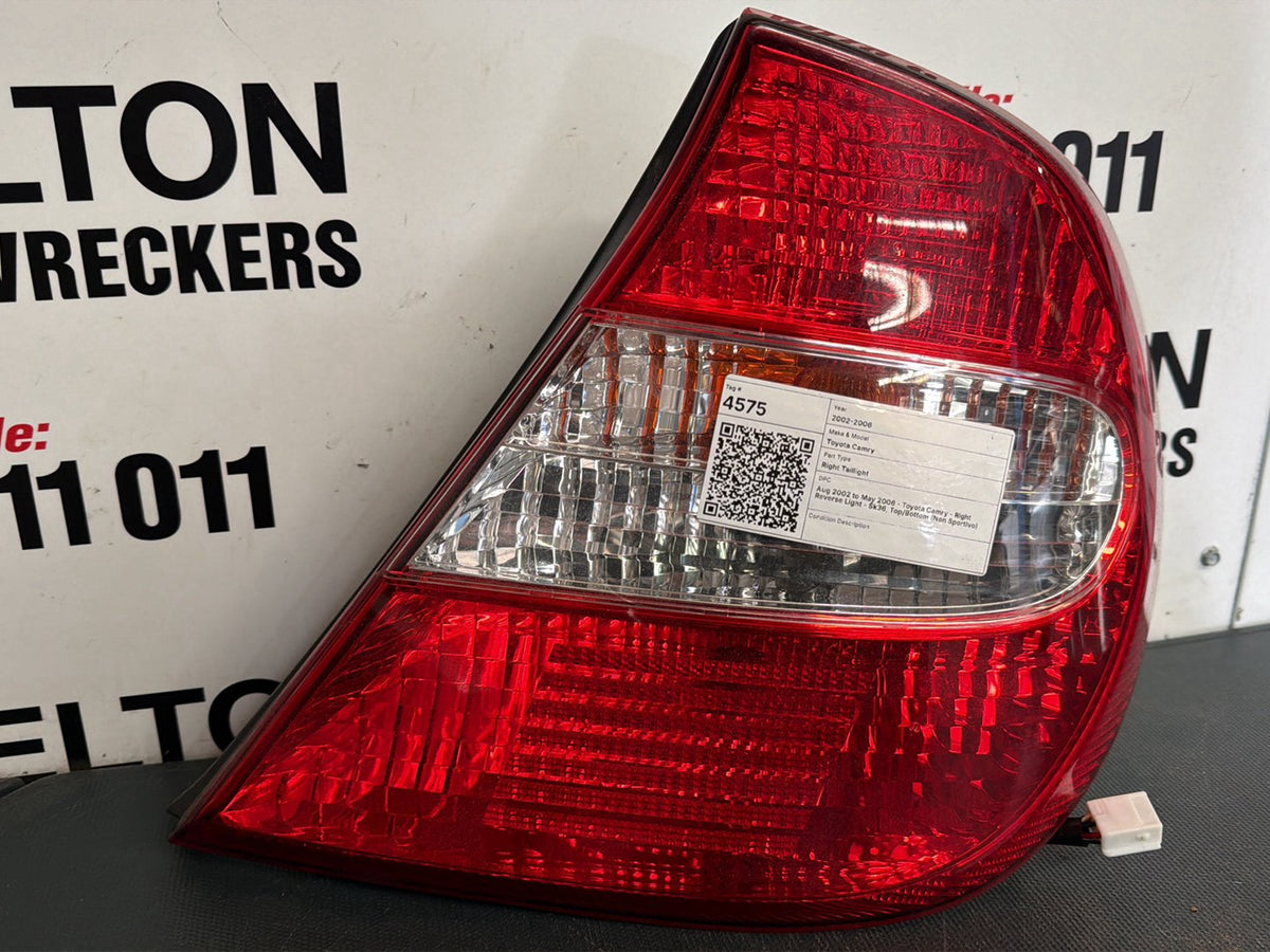 Aug 2002 to May 2006- Toyota Camry- Right Reverse Light- Sk36, Top/Bottom (Non Sportivo)