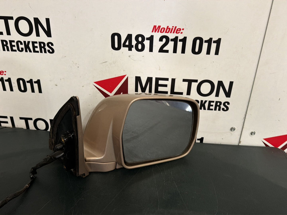 Jan 2001 to Apr 2007 - Toyota Kluger MCU28R - Right Door Mirror