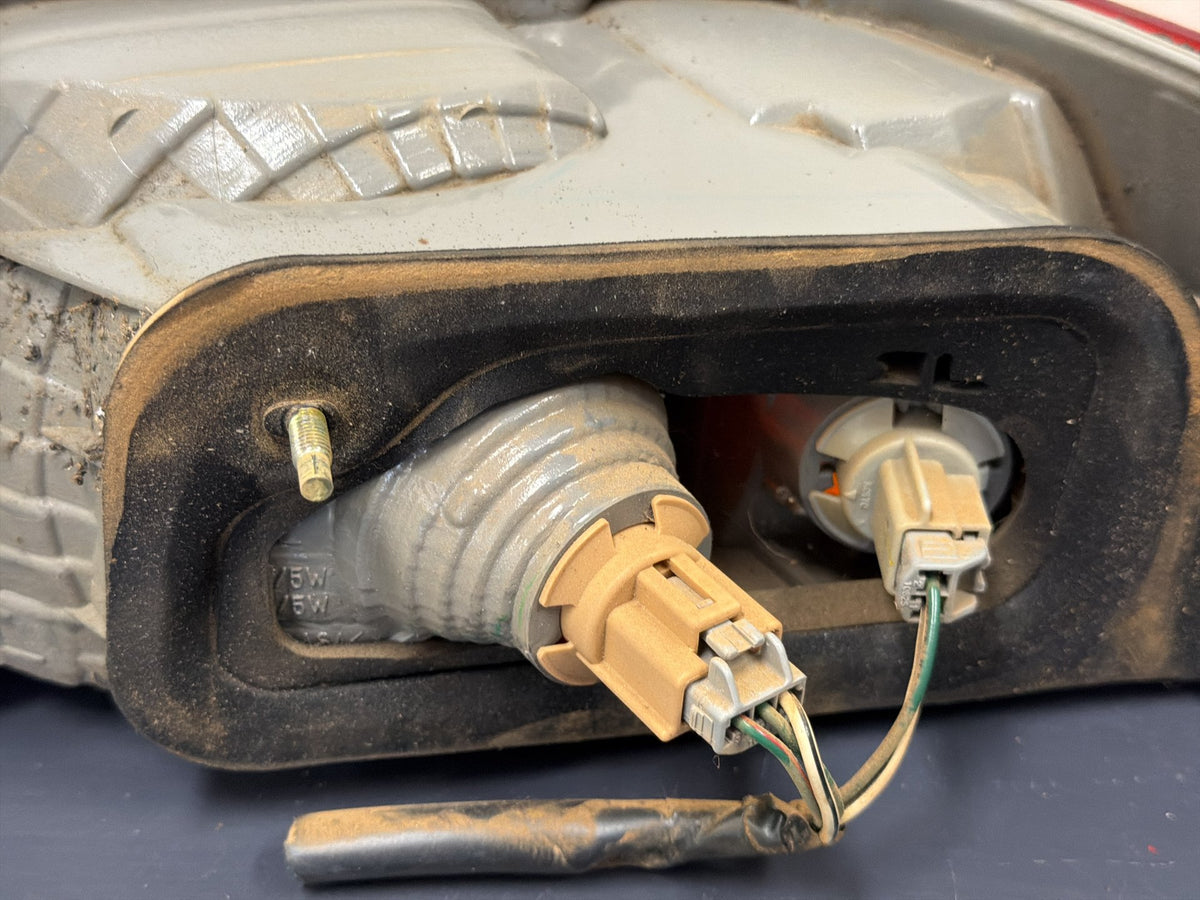 Oct 2000 to Aug 2002 - Toyota Camry Sedan - Left Taillight - Sk20