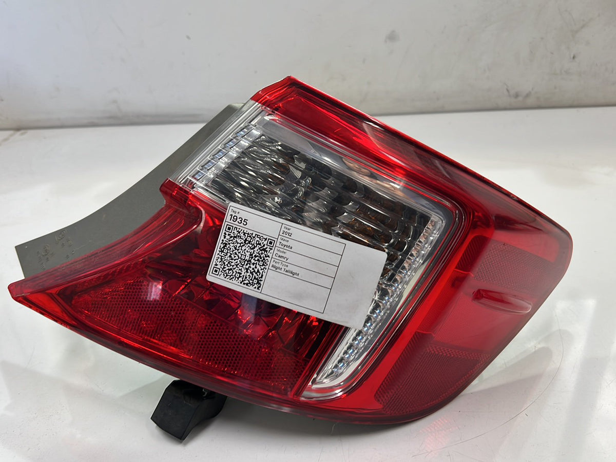 Nov 2011 to Mar 2015 - Toyota Camry ASV50 - Right Taillight - Body Mounted, Non Led Type