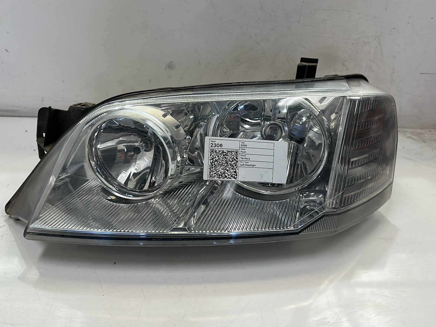May 2004 to Apr 2009- Ford Territory SX SY MkI TS Ghia Ghia Turbo- Left Headlight- Chrome Insert